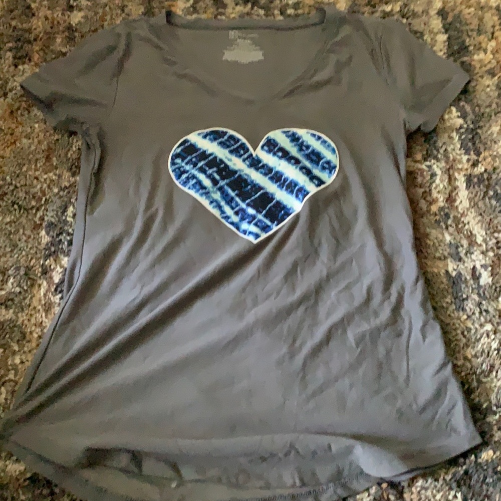 grey active tee